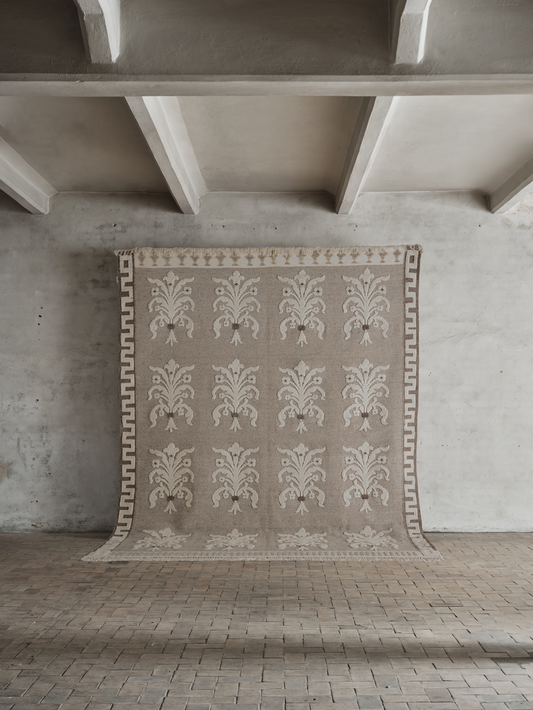 No.25 Rug – Hand-Knotted Grey Wool with Subtle Floral Motifs