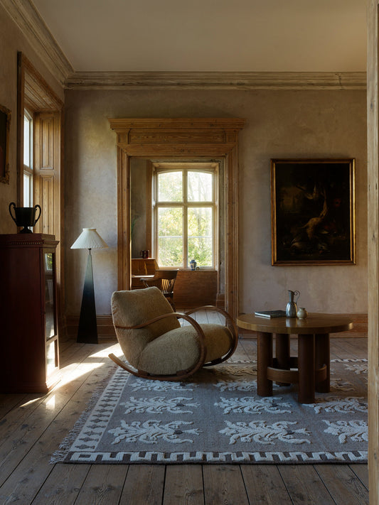 No.25 Rug – Hand-Knotted Grey Wool with Subtle Floral Motifs